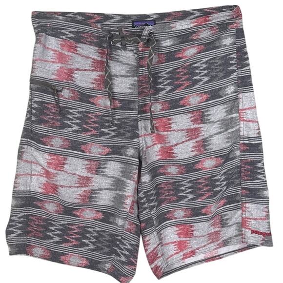 Patagonia Men’s Wavefarer Board Shorts Gray Red Paint Brush Pattern  Size 32 - Picture 1 of 10